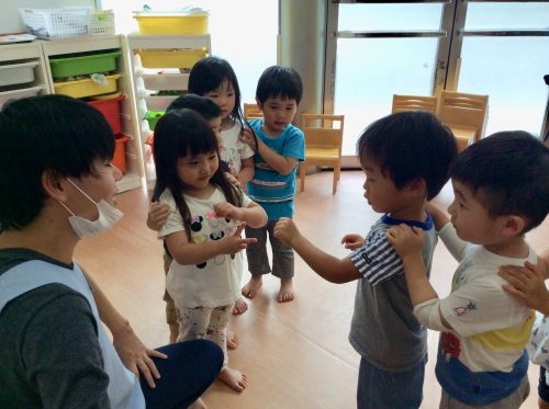 じゃんけん列車で遊びました アスクセンター北保育園