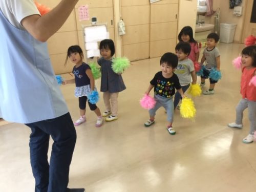 ポンポンダンス 2歳児梅組 アスク日吉東保育園 株式会社日本保育サービス