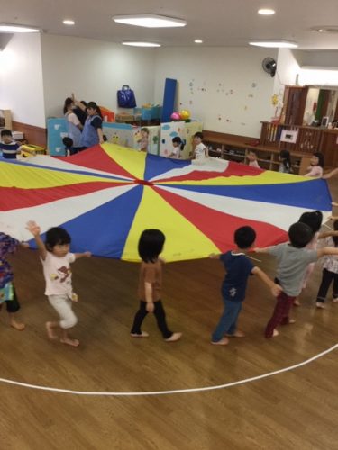 きりん組 パラバルーン アスク海浜幕張保育園